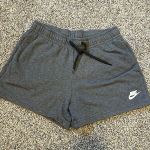 Nike pocket shorts size M